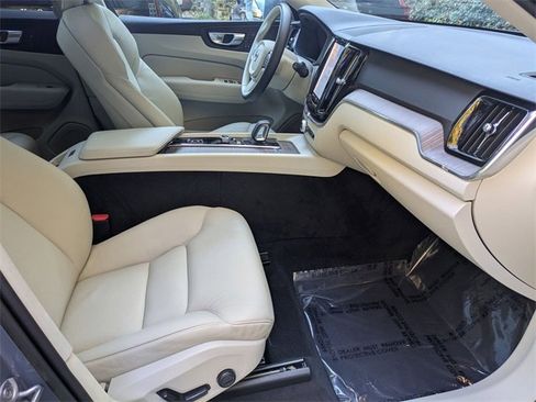 Certified 2022 Volvo XC60 B5 Momentum w/ Advanced Package image 28