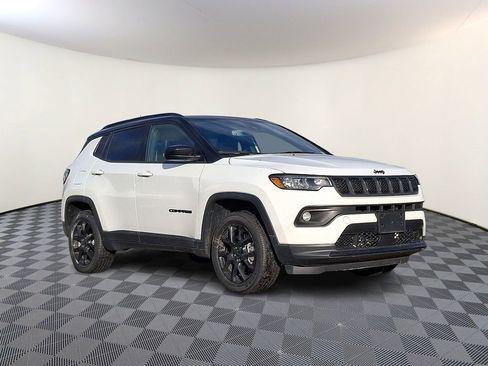 Used 2023 Jeep Compass Altitude w/ Sun and Sound Group image 1