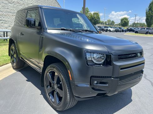 Certified 2023 Land Rover Defender 90 V8 AWD/4WD image 9