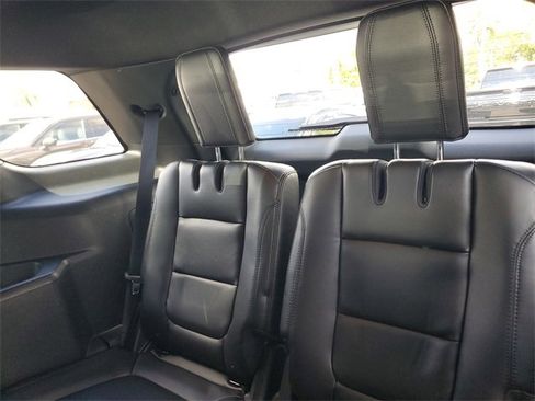 Used 2018 Ford Explorer XLT w/ Equipment Group 202A image 17