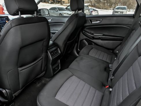 Used 2022 Ford Edge SE w/ Black Appearance Package image 17