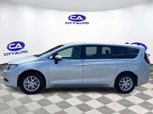 Used 2023 Chrysler Voyager LX FWD image 8