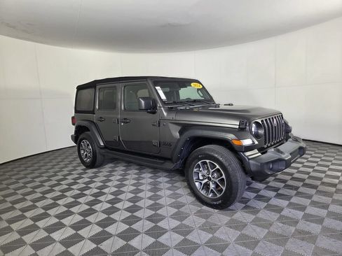 Used 2024 Jeep Wrangler Unlimited Sport AWD/4WD image 2