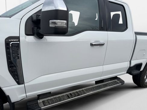Used 2023 Ford F250 Lariat w/ Chrome Package image 31