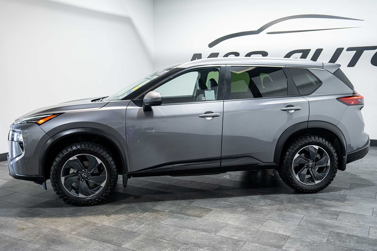 Used 2024 Nissan Rogue SV w/ SV Premium Package FWD image 3