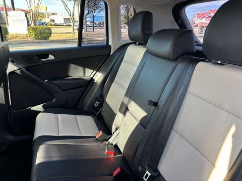 Used 2017 Volkswagen Tiguan S image 23