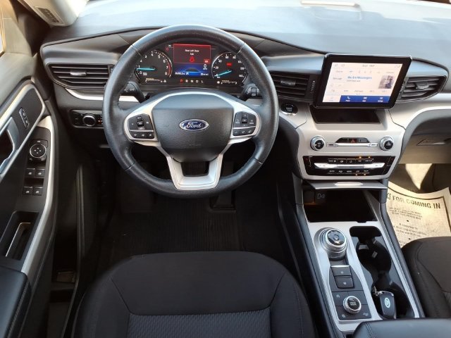 Used 2023 Ford Explorer XLT AWD/4WD image 5