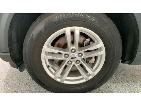 Used 2023 Ford Explorer XLT w/ Equipment Group 202A AWD/4WD image 35