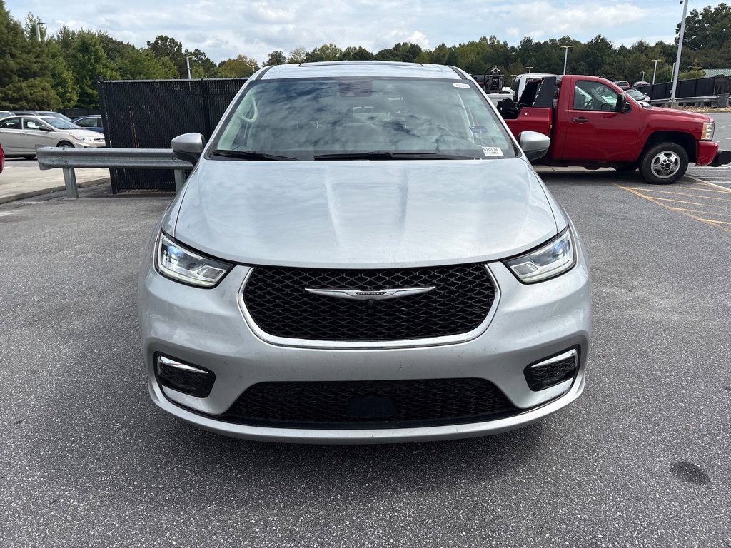 Used 2023 Chrysler Pacifica Touring-L FWD image 11