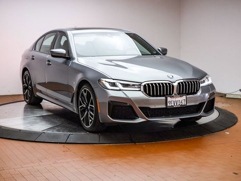 Used 2023 BMW 530e w/ M Sport Package RWD image 3