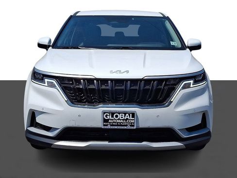 Used 2024 Kia Carnival EX FWD image 2