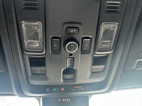 Used 2025 GMC Yukon AT4 w/ AT4 Premium Plus Package AWD/4WD image 13