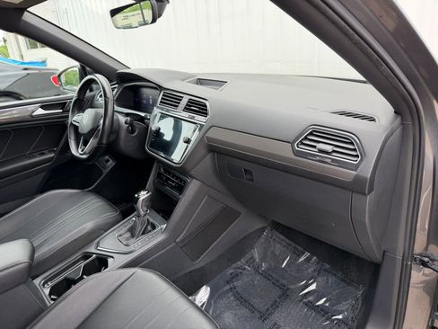 Used 2022 Volkswagen Tiguan SE R-Line image 17
