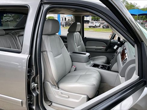 Used 2007 Chevrolet Avalanche LT w/ LT Preferred Equipment Group image 8