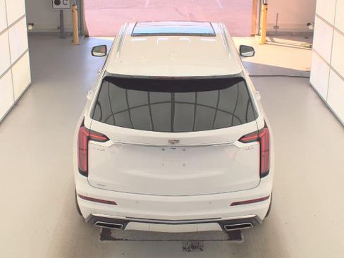 Used 2024 Cadillac XT6 Premium Luxury AWD/4WD image 4