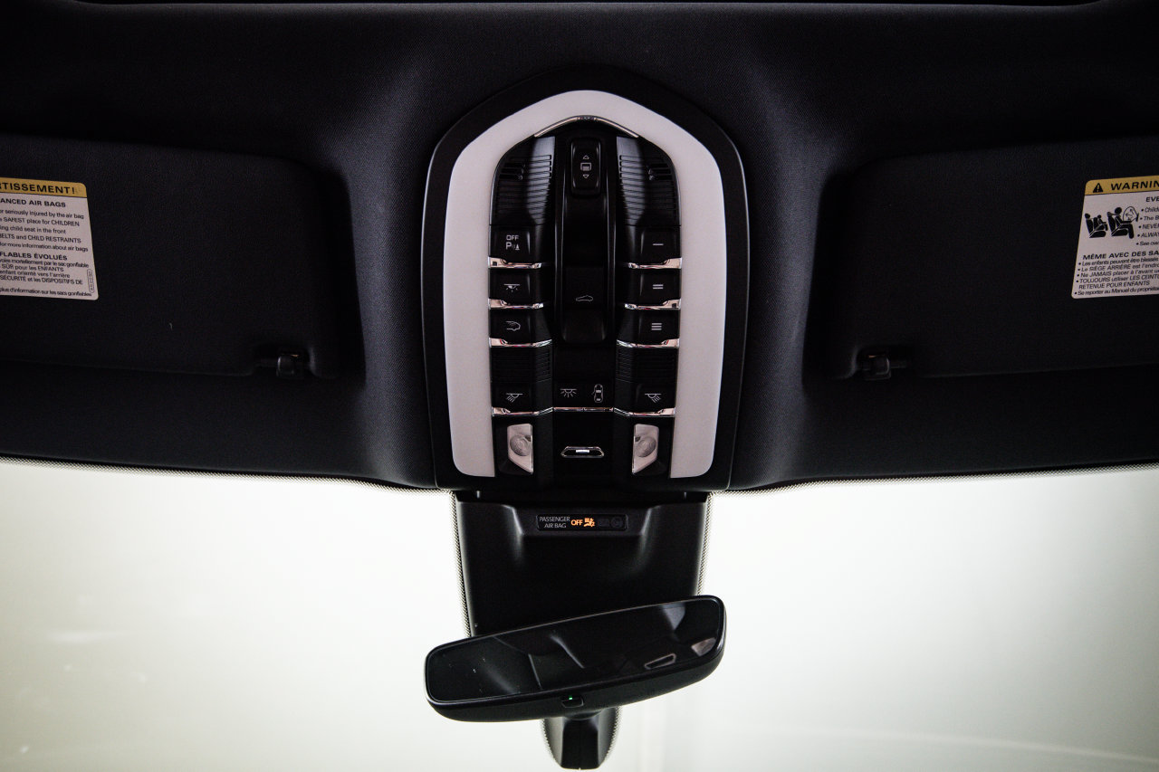 Certified 2023 Porsche Macan AWD/4WD image 20