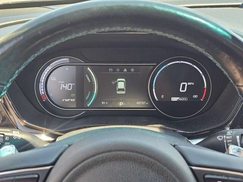 Used 2020 Kia Niro EX Premium w/ Cold Weather Package FWD image 25