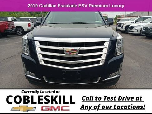 Used 2019 Cadillac Escalade ESV Premium Luxury AWD/4WD image 10