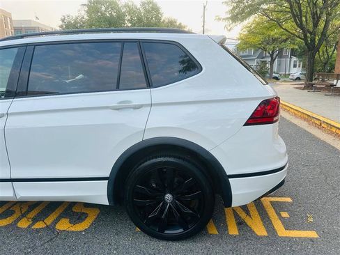 Used 2021 Volkswagen Tiguan SE R-Line image 9