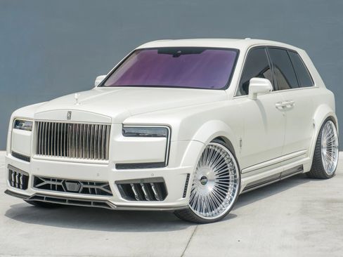 Used 2025 Rolls-Royce Cullinan AWD/4WD image 3