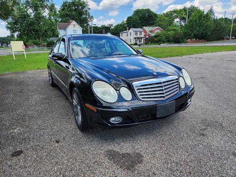 Used 2009 Mercedes-Benz E 350 4MATIC Sedan image 2
