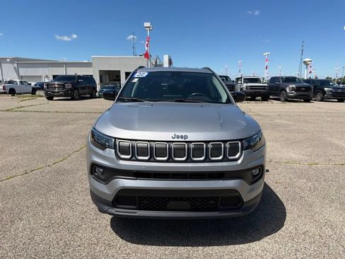 Used 2022 Jeep Compass Latitude AWD/4WD image 2