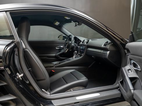 Certified 2018 Porsche 718 Cayman RWD image 28