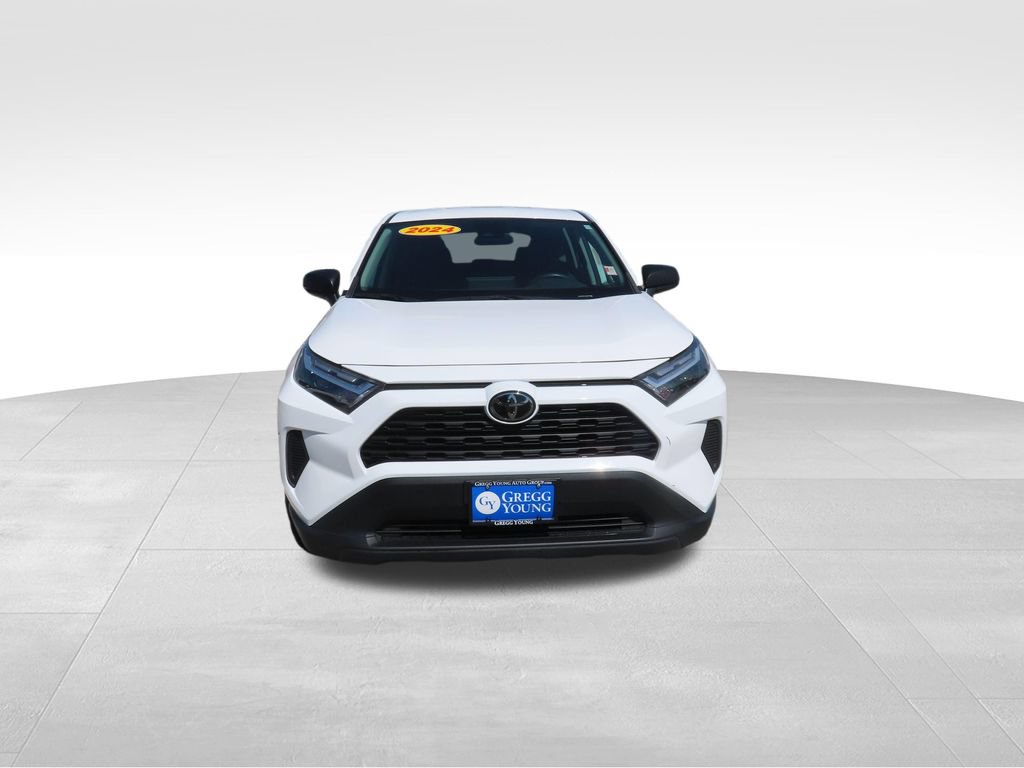 Used 2024 Toyota RAV4 LE AWD/4WD image 5