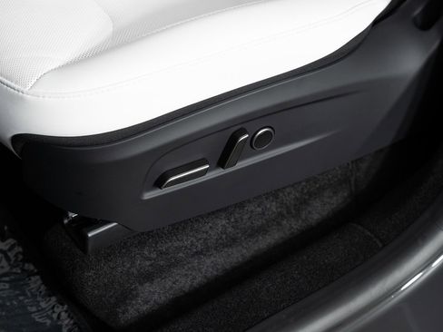 Used 2026 Tesla Model Y AWD image 16