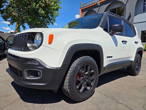 Used 2017 Jeep Renegade Latitude w/ Popular Equipment Group AWD/4WD image 24