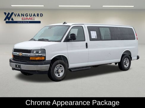 Used 2025 Chevrolet Express 3500 LT w/ LT Preferred Equipment Group RWD image 3