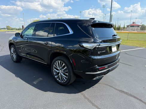 Used 2025 Buick Enclave Avenir w/ Super Cruise Package AWD/4WD image 6