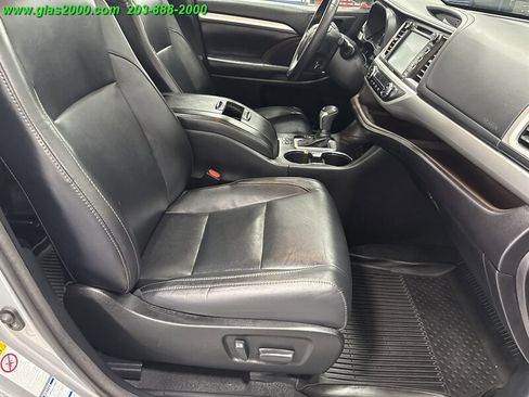Used 2018 Toyota Highlander XLE image 5