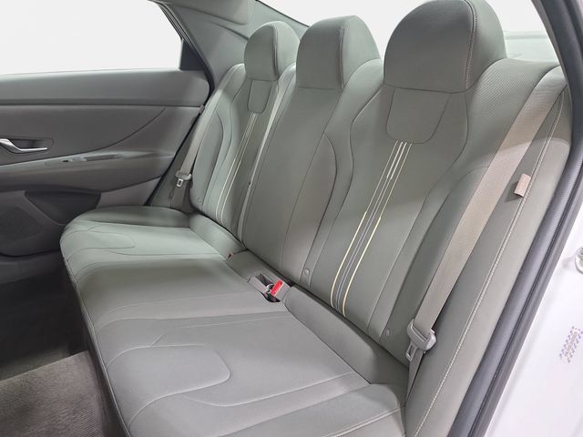 Used 2024 Hyundai Elantra SEL FWD image 13