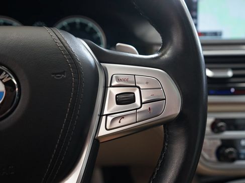 Used 2018 BMW 750i xDrive AWD/4WD image 37
