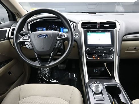 Used 2019 Ford Fusion SE FWD image 20