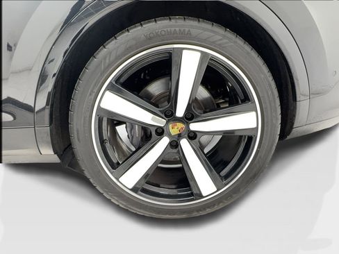 Used 2024 Porsche Cayenne Coupe AWD/4WD image 12