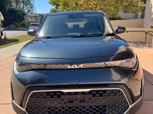 Used 2023 Kia Soul LX FWD image 2