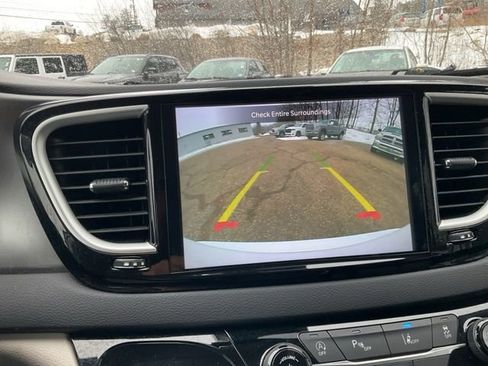 Used 2023 Chrysler Pacifica Touring-L image 24