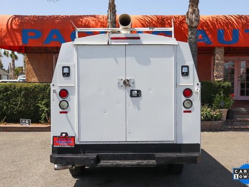 Used 2018 Chevrolet Express 3500 image 7