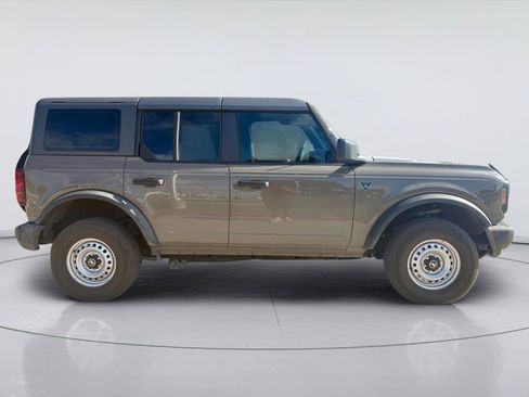 Used 2025 Ford Bronco 4-Door AWD/4WD image 2