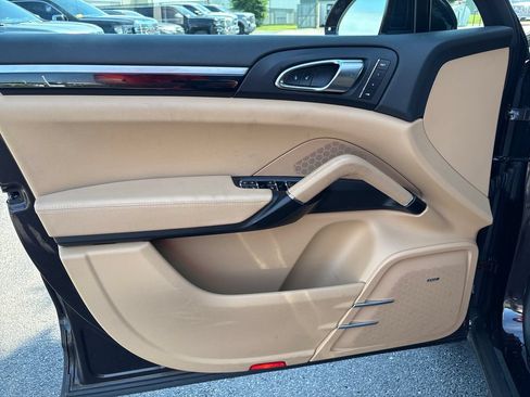 Used 2016 Porsche Cayenne AWD/4WD image 11