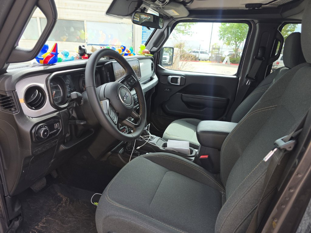 Used 2024 Jeep Wrangler Unlimited Sport AWD/4WD image 10