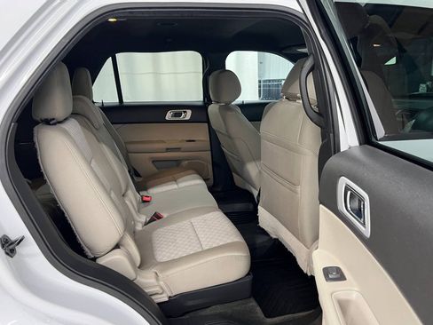 Used 2015 Ford Explorer XLT w/ Equipment Group 201A AWD/4WD image 11