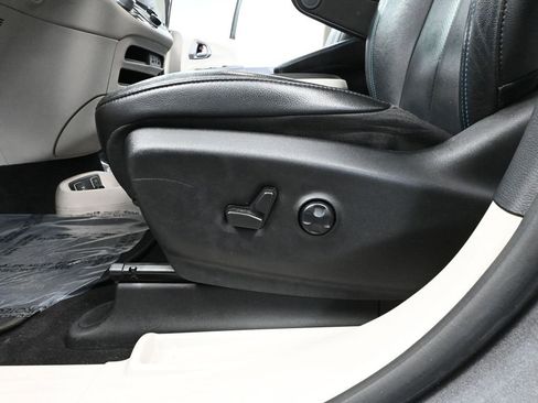 Used 2021 Chrysler Pacifica Touring-L image 21