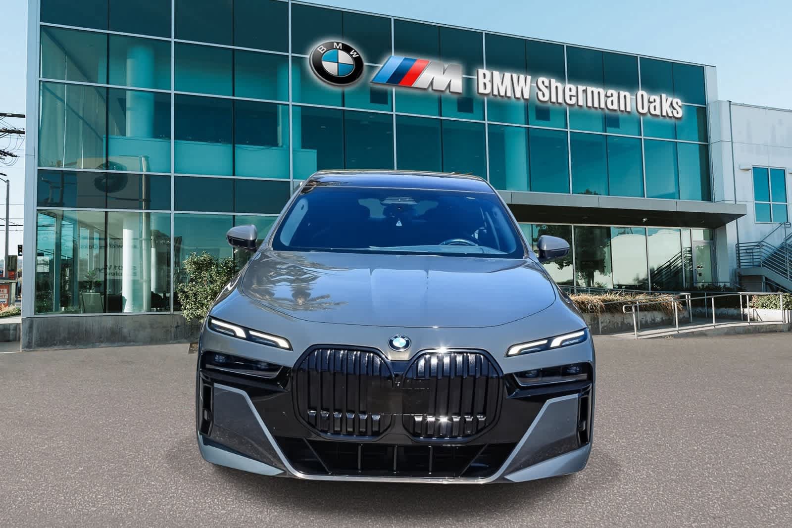 Used 2023 BMW 740i RWD image 2