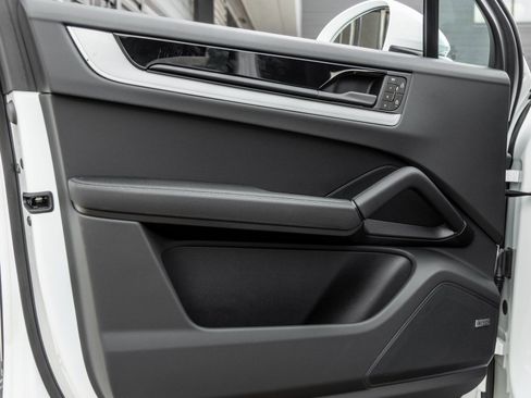 Certified 2025 Porsche Cayenne image 18
