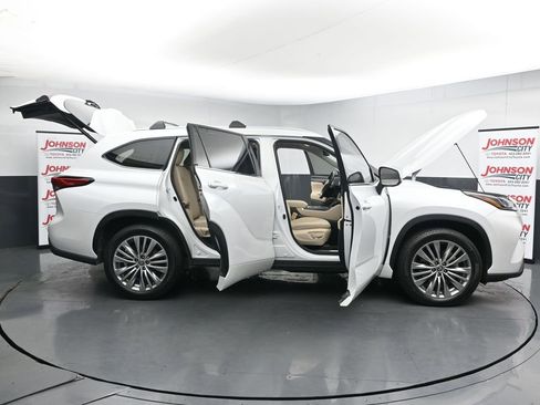 Used 2023 Toyota Highlander Platinum image 27