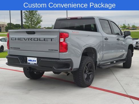 Used 2025 Chevrolet Silverado 1500 Custom Trail Boss w/ LPO, Dark Essentials Package AWD/4WD image 5