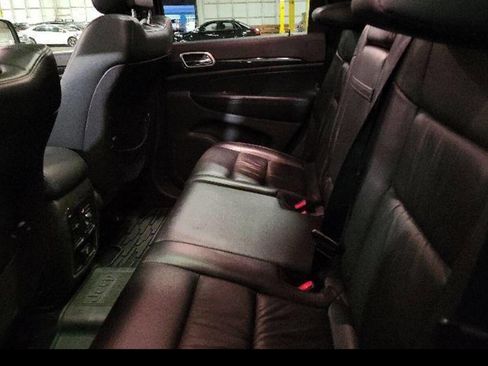 Used 2012 Jeep Grand Cherokee Laredo image 2